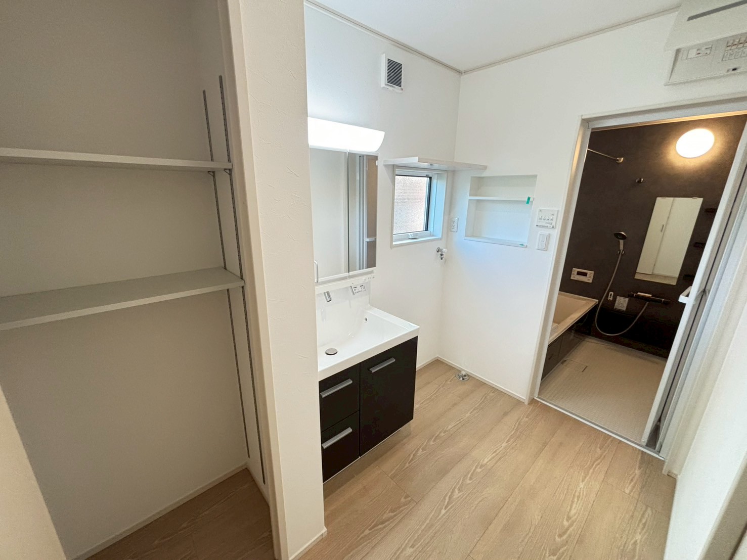 豊川市平尾町南棟【内覧可能】