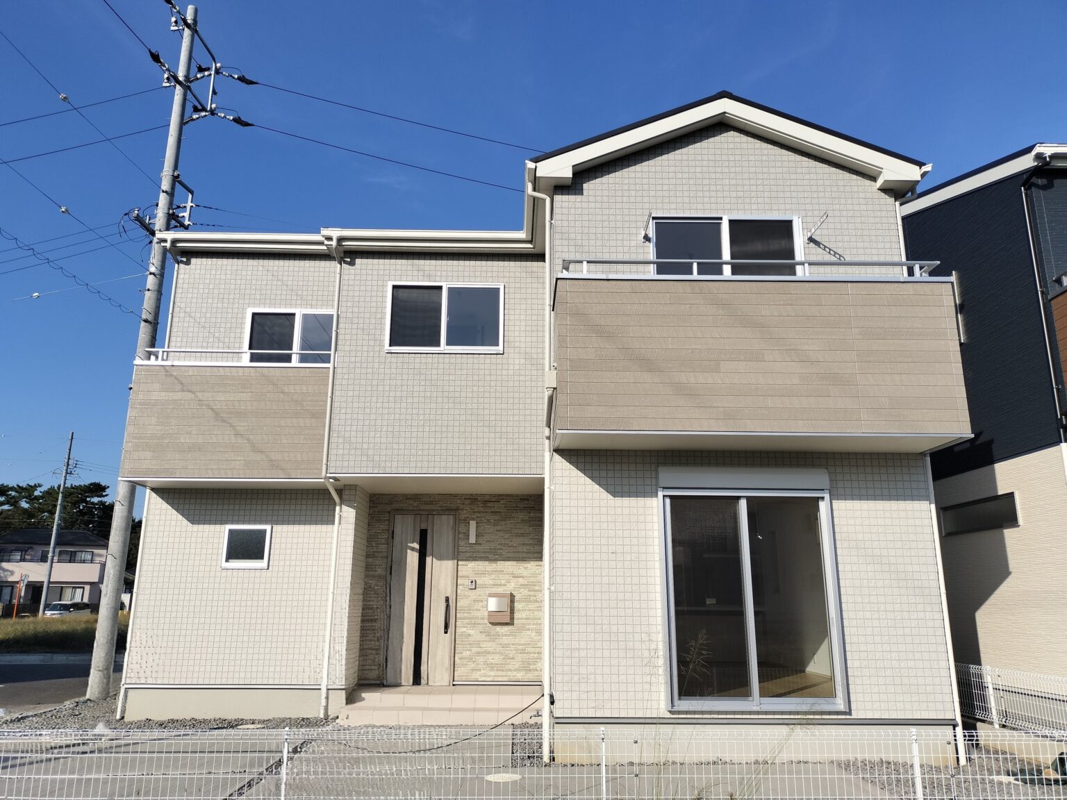 西尾市楠村町3期西棟【内覧可能】