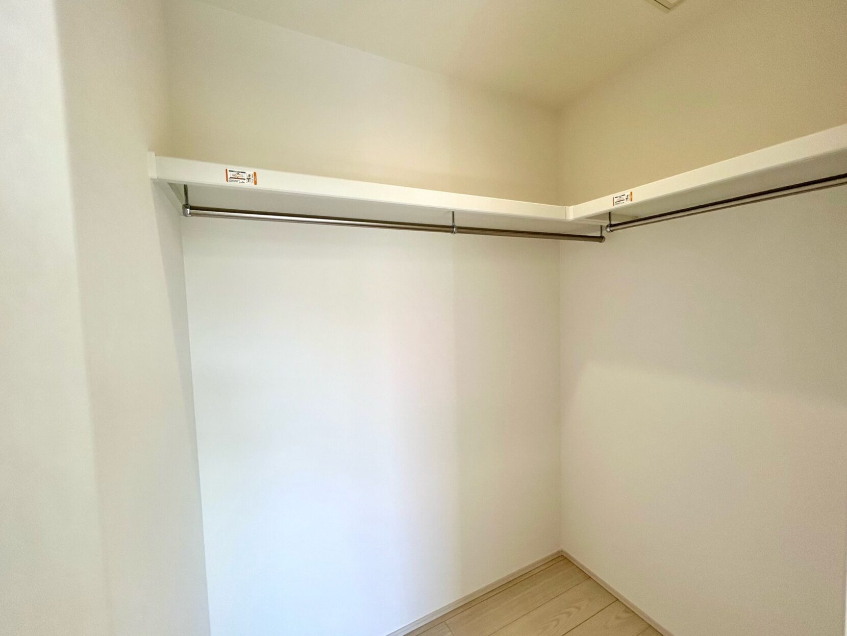 四日市市川島町　西棟【内覧可能】