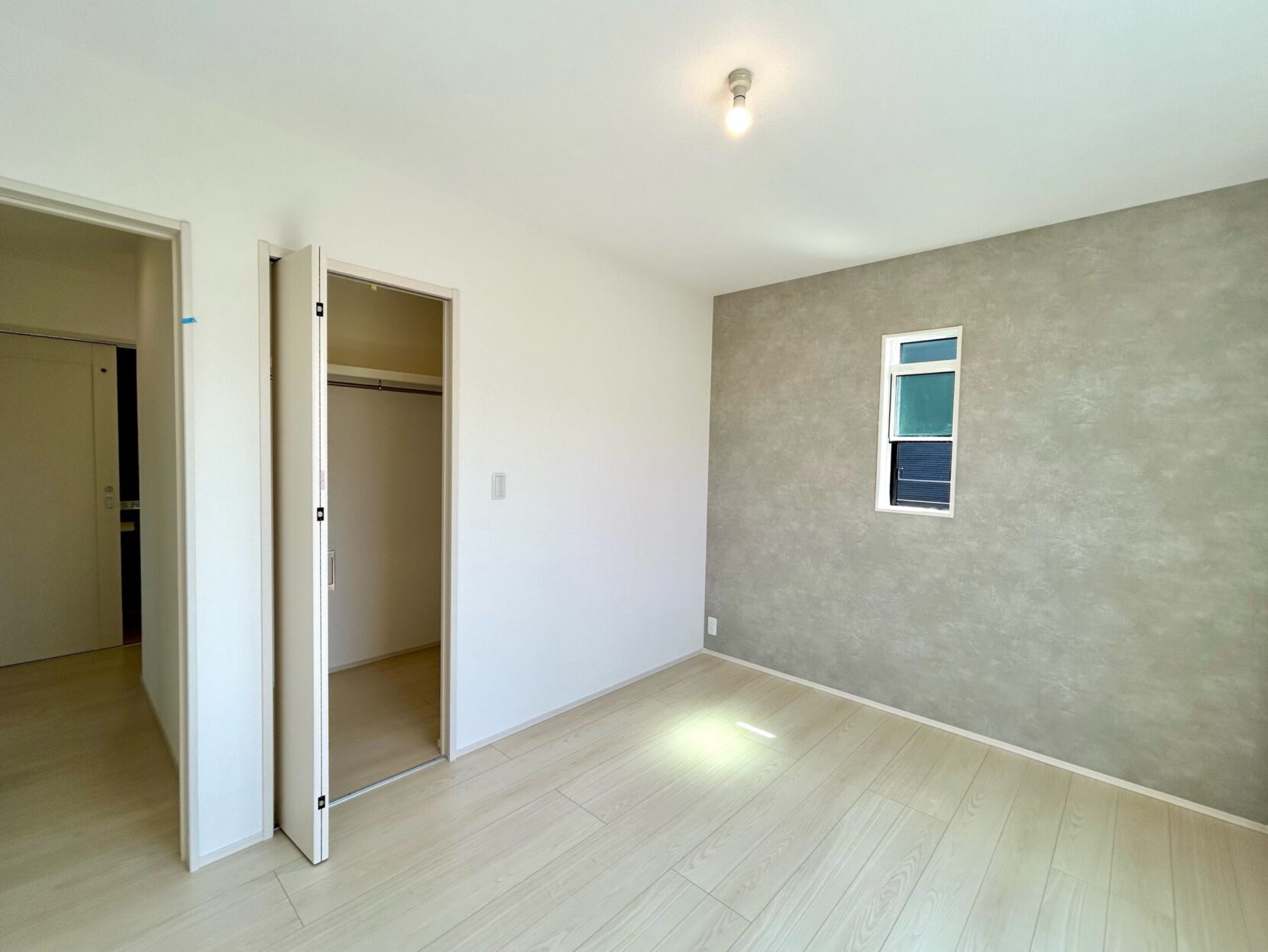 四日市市川島町　西棟【内覧可能】