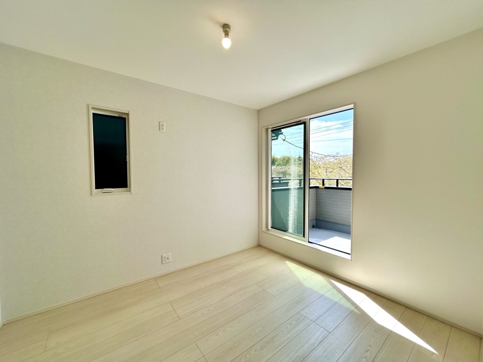 四日市市川島町　西棟【内覧可能】