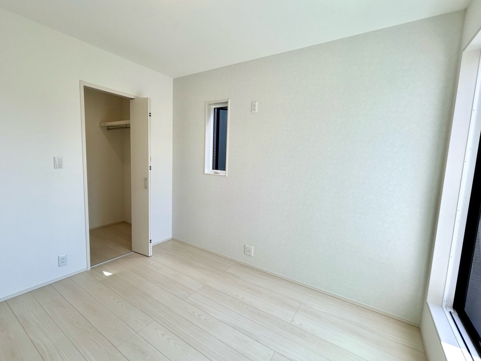 四日市市川島町　西棟【内覧可能】