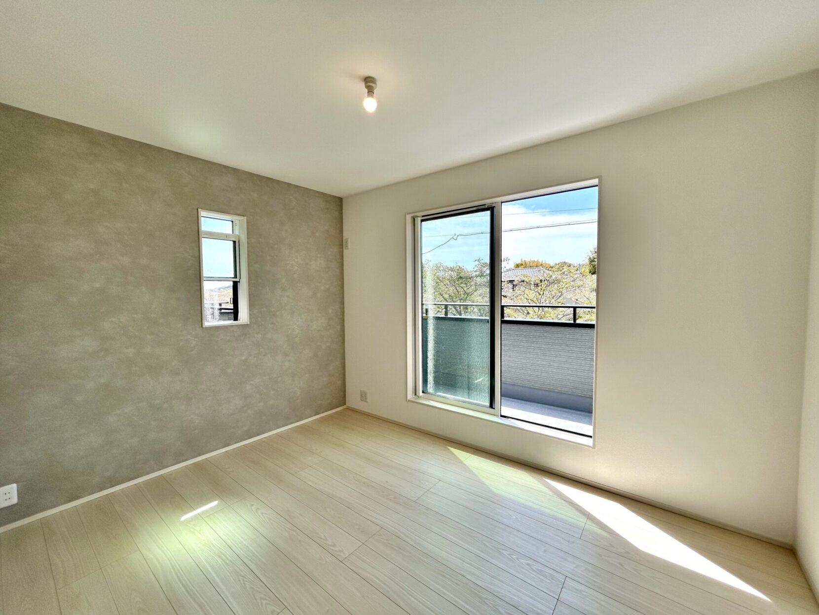 四日市市川島町　西棟【内覧可能】