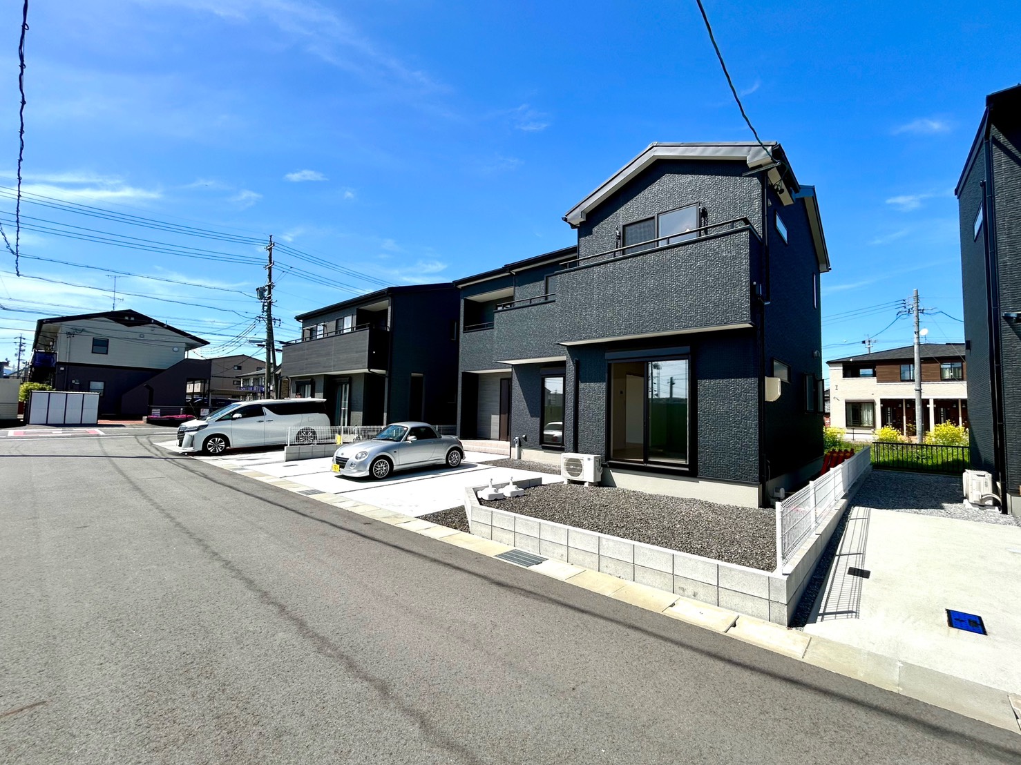 四日市市大治田三丁目　東棟【内覧可能】