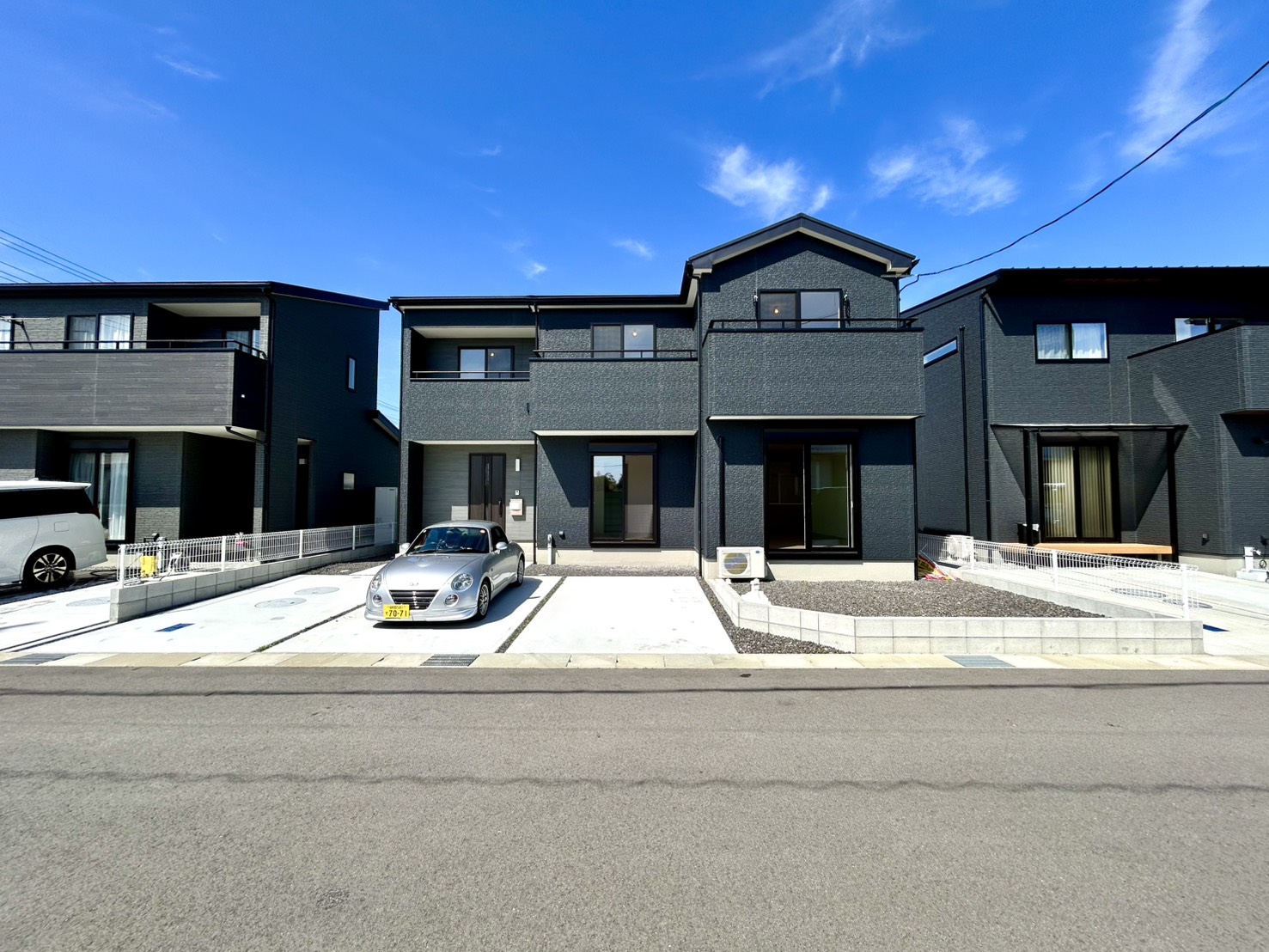 四日市市大治田三丁目　東棟【内覧可能】