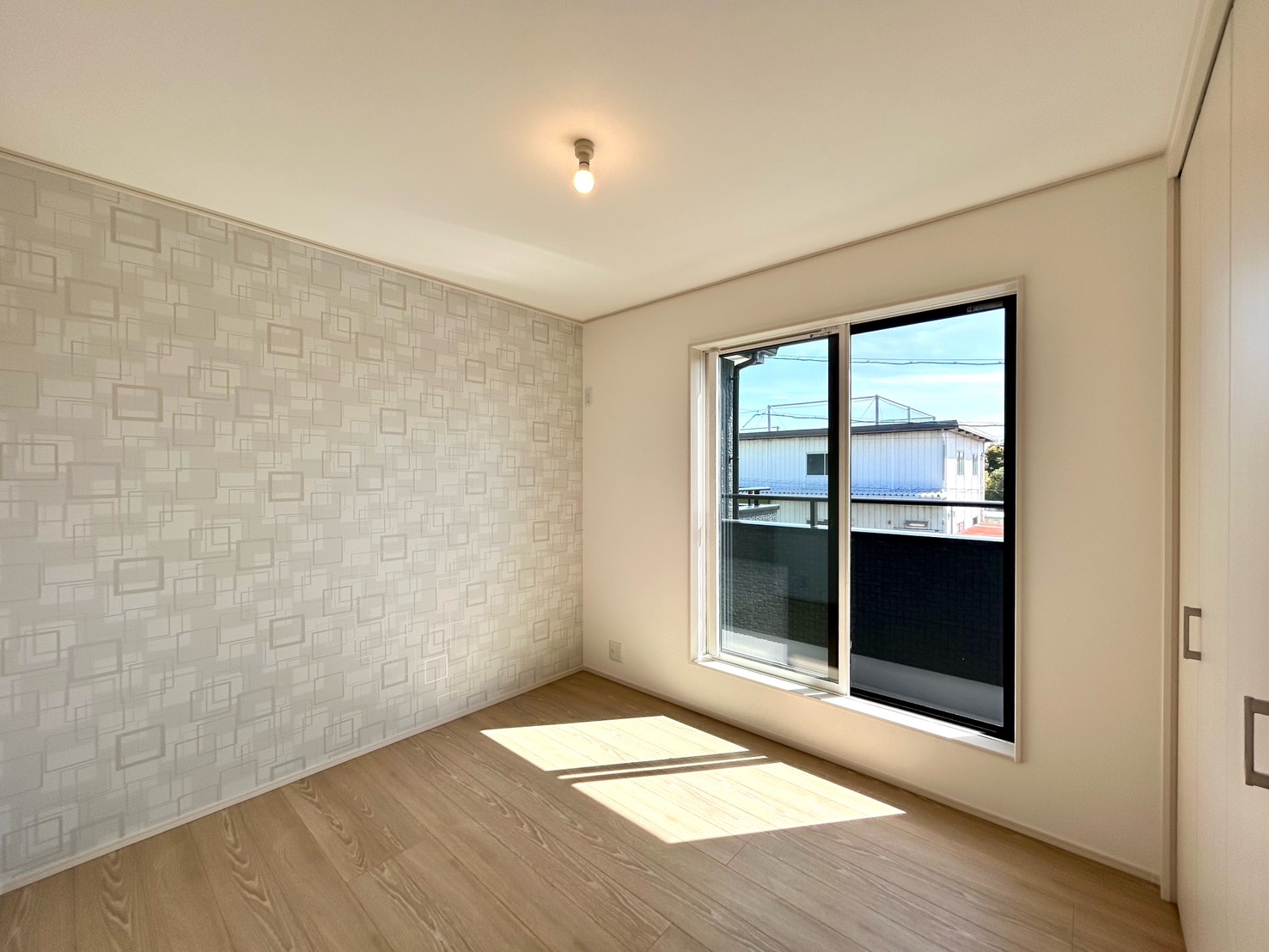 四日市市大治田三丁目　東棟【内覧可能】