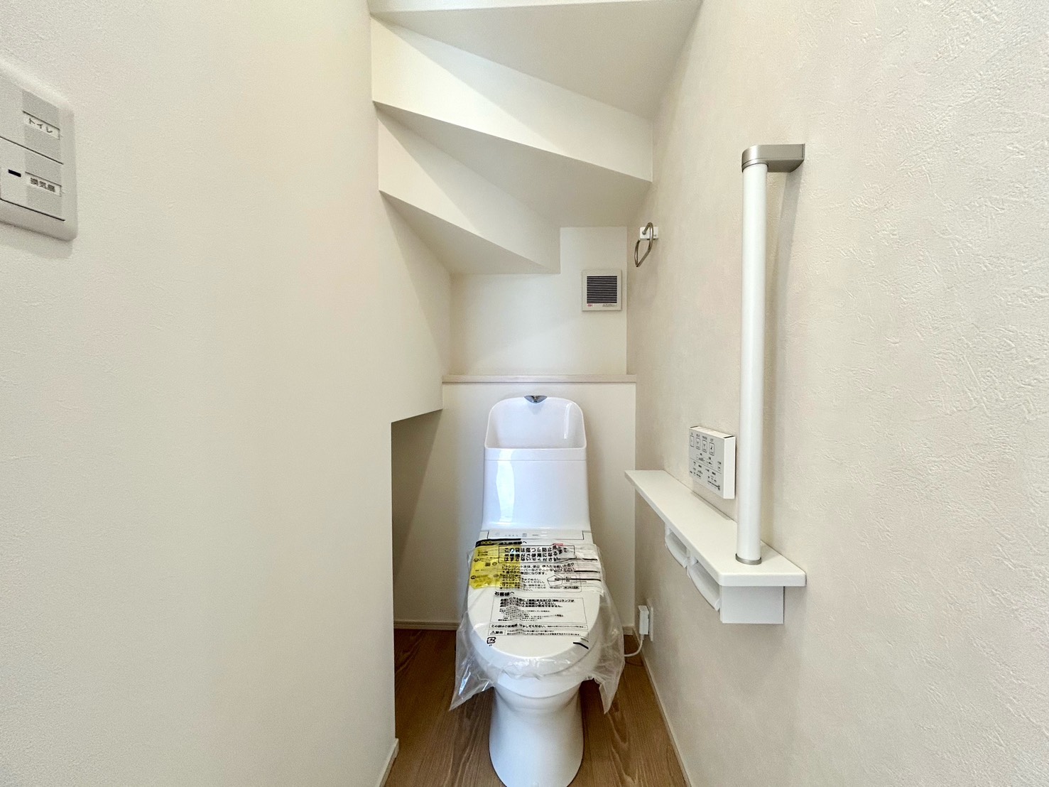 四日市市大治田三丁目　東棟【内覧可能】