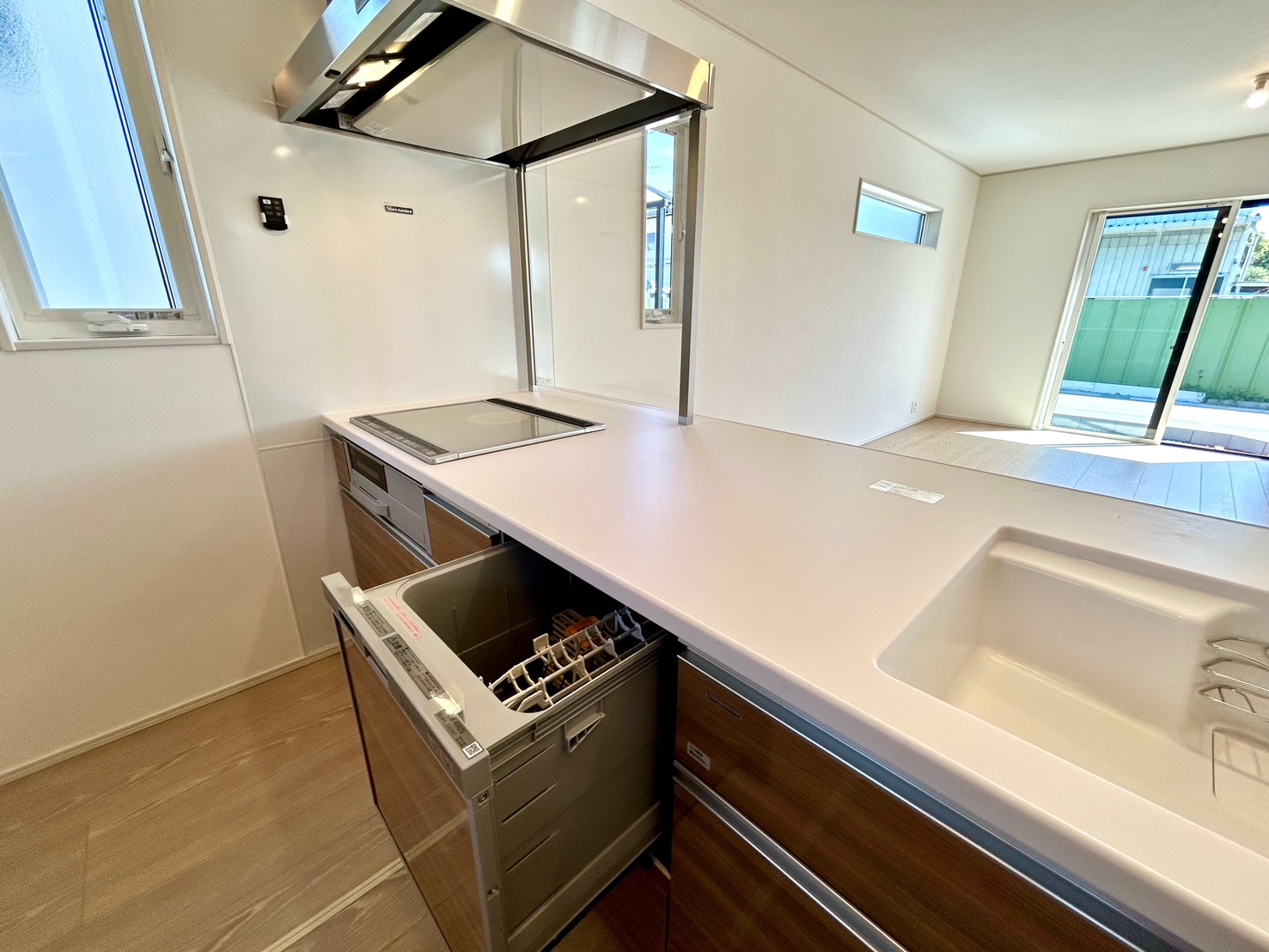 四日市市大治田三丁目　東棟【内覧可能】