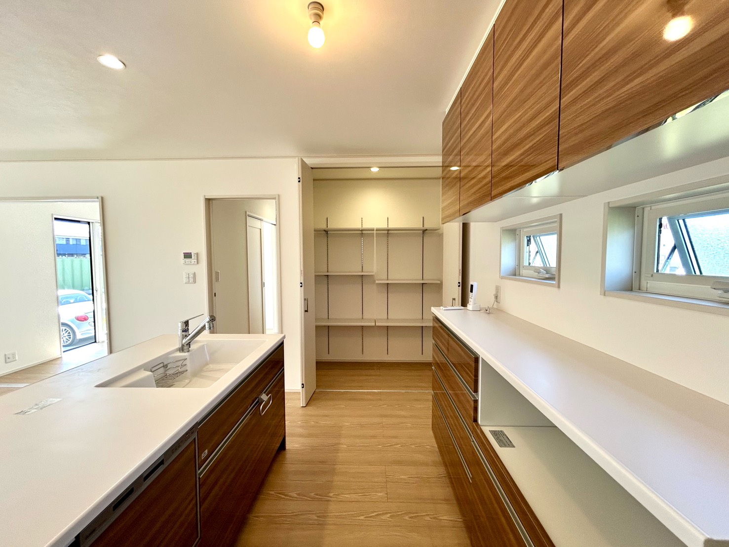 四日市市大治田三丁目　東棟【内覧可能】