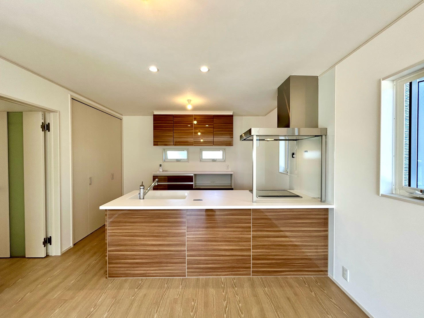 四日市市大治田三丁目　東棟【内覧可能】