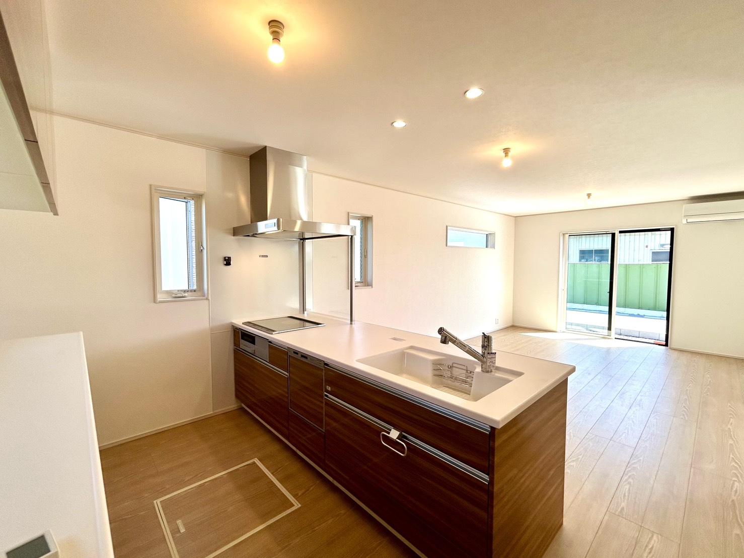 四日市市大治田三丁目　東棟【内覧可能】