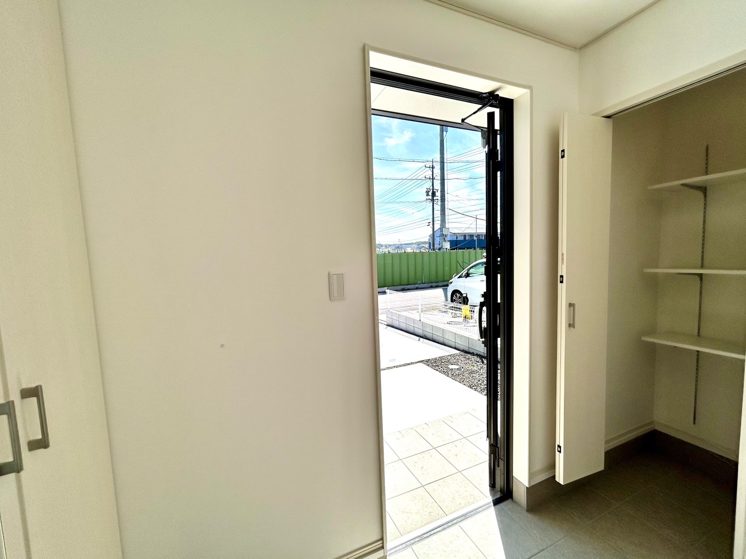 四日市市大治田三丁目　東棟【内覧可能】