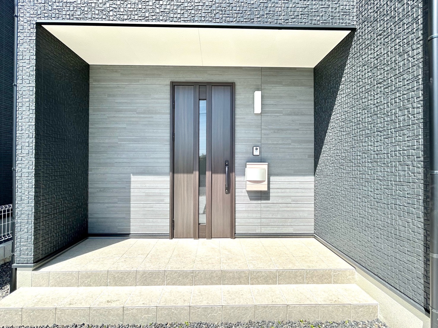 四日市市大治田三丁目　東棟【内覧可能】