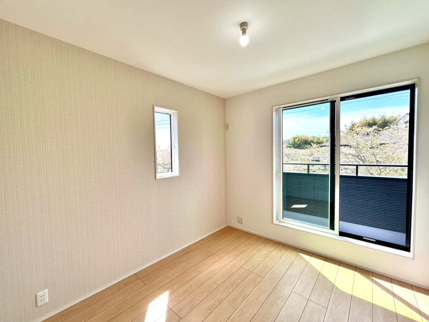 四日市市川島町　東棟【内覧可能】