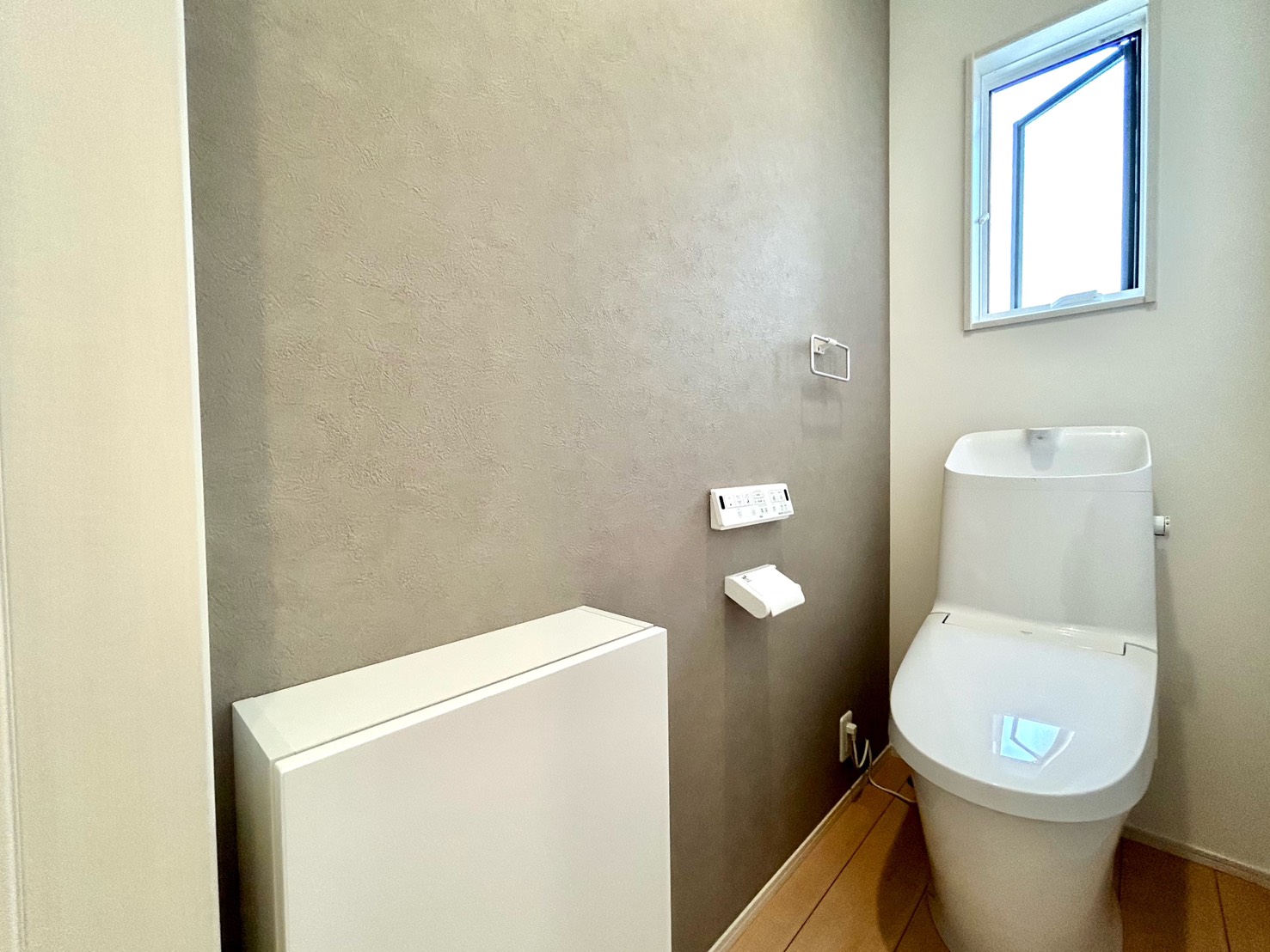 四日市市川島町　東棟【内覧可能】