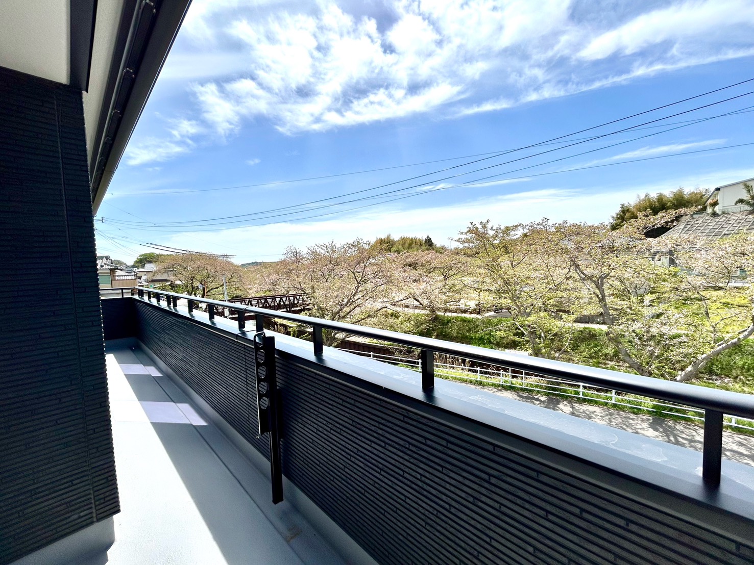 四日市市川島町　東棟【内覧可能】