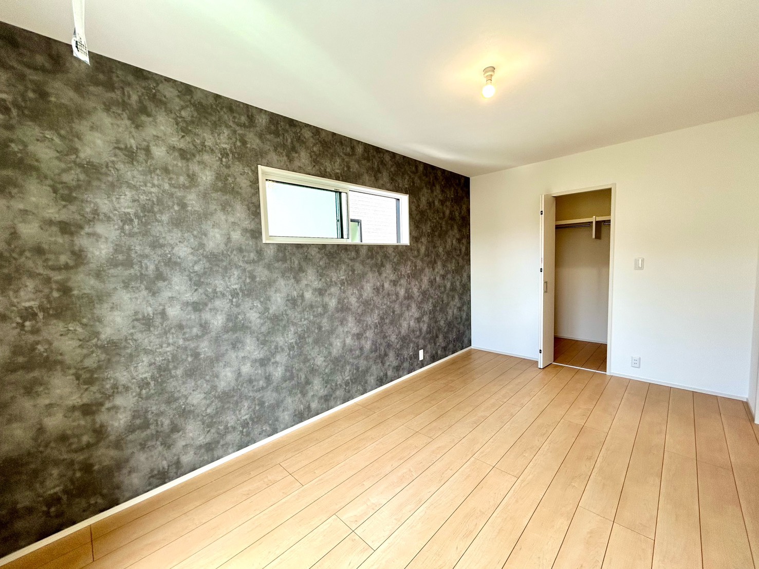 四日市市川島町　東棟【内覧可能】