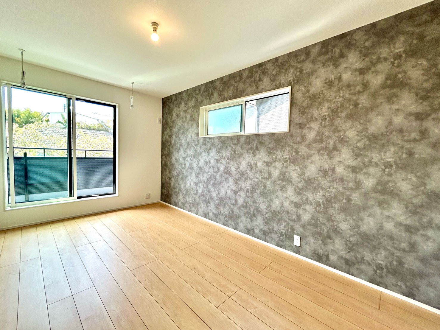 四日市市川島町　東棟【内覧可能】