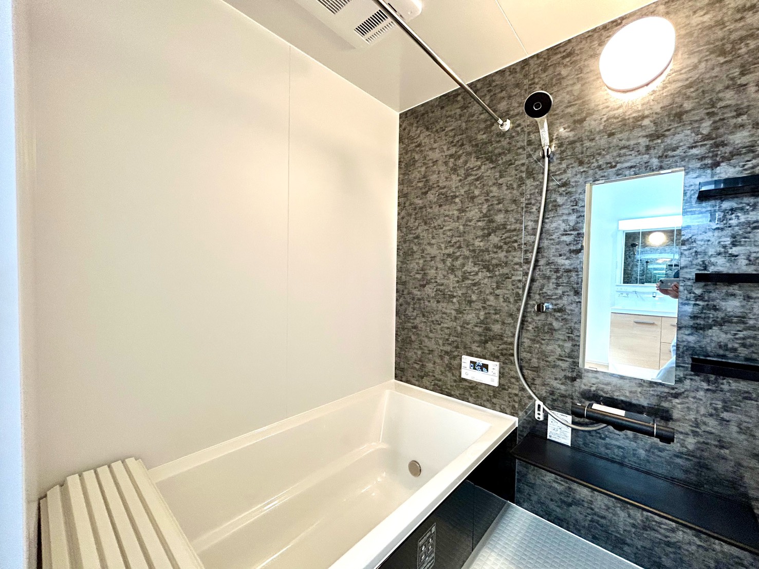 四日市市川島町　東棟【内覧可能】