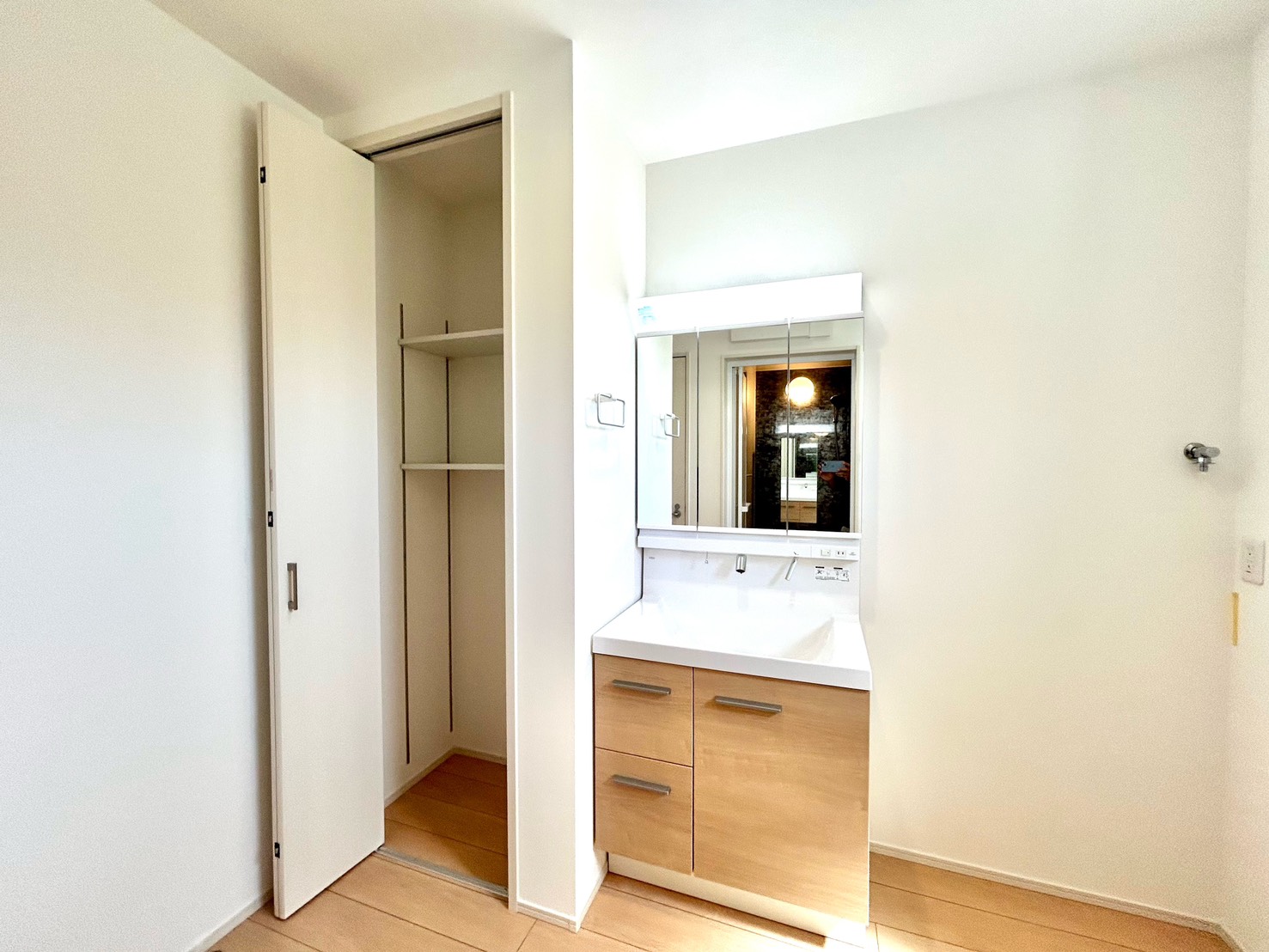 四日市市川島町　東棟【内覧可能】