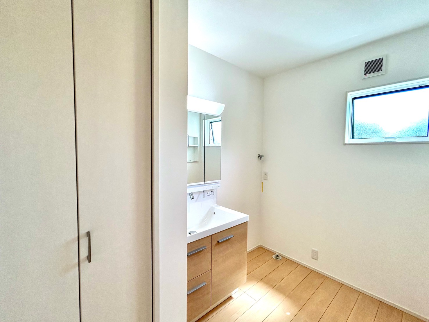 四日市市川島町　東棟【内覧可能】