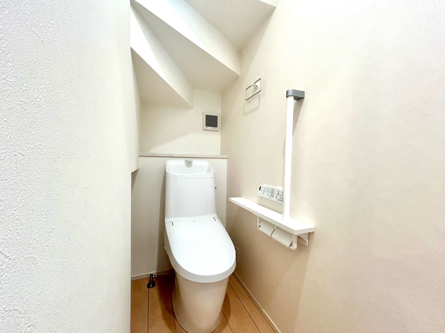 四日市市川島町　東棟【内覧可能】