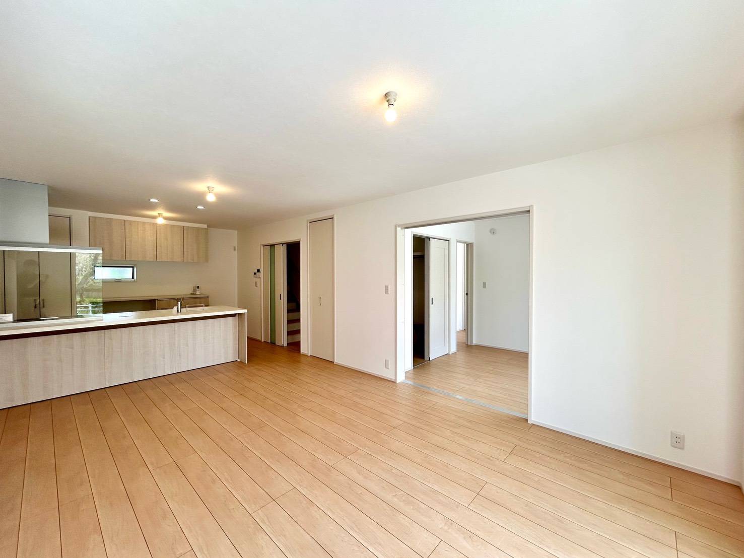 四日市市川島町　東棟【内覧可能】