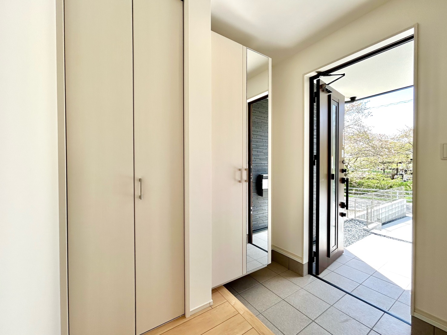 四日市市川島町　東棟【内覧可能】