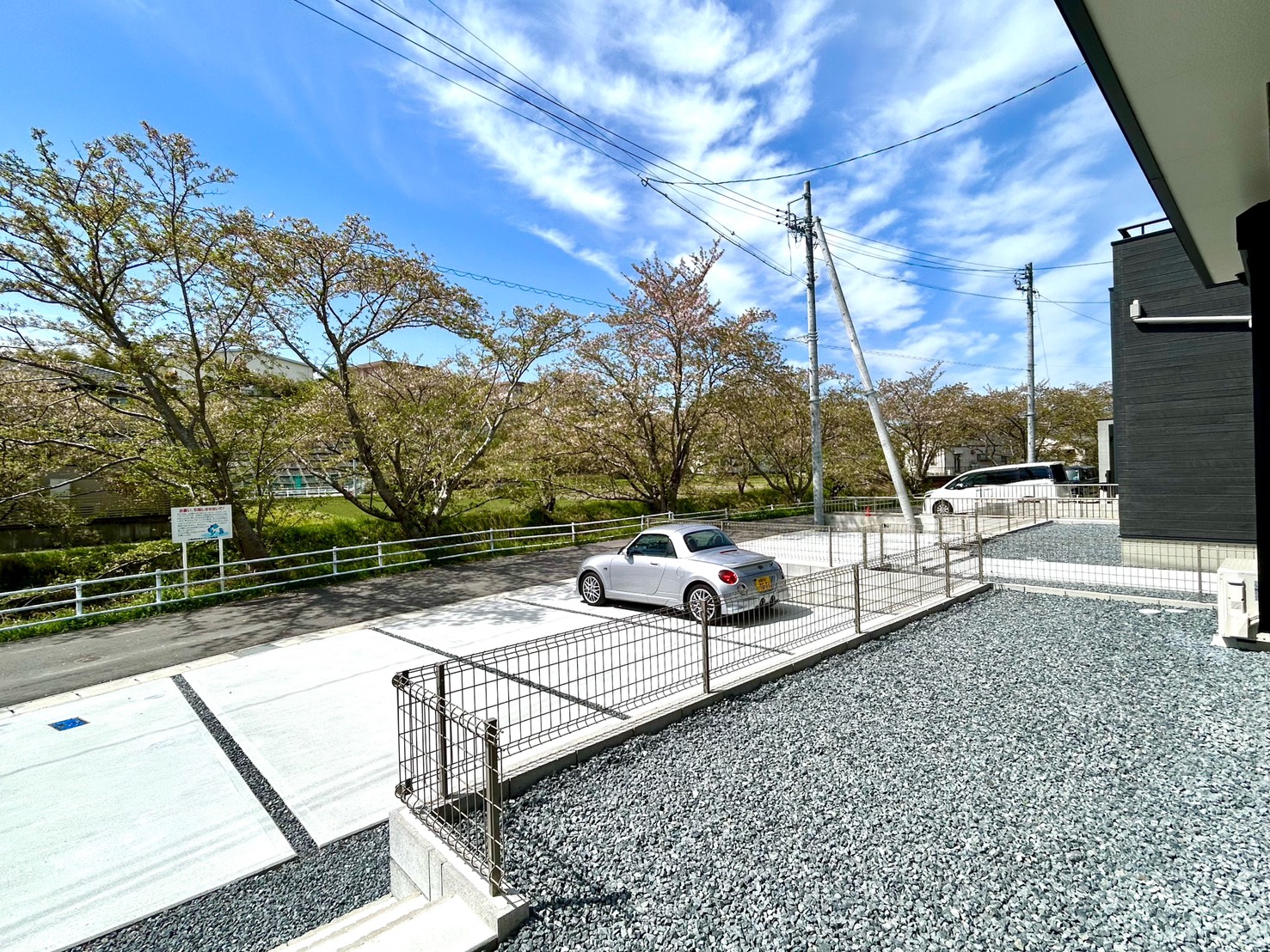 四日市市川島町　東棟【内覧可能】