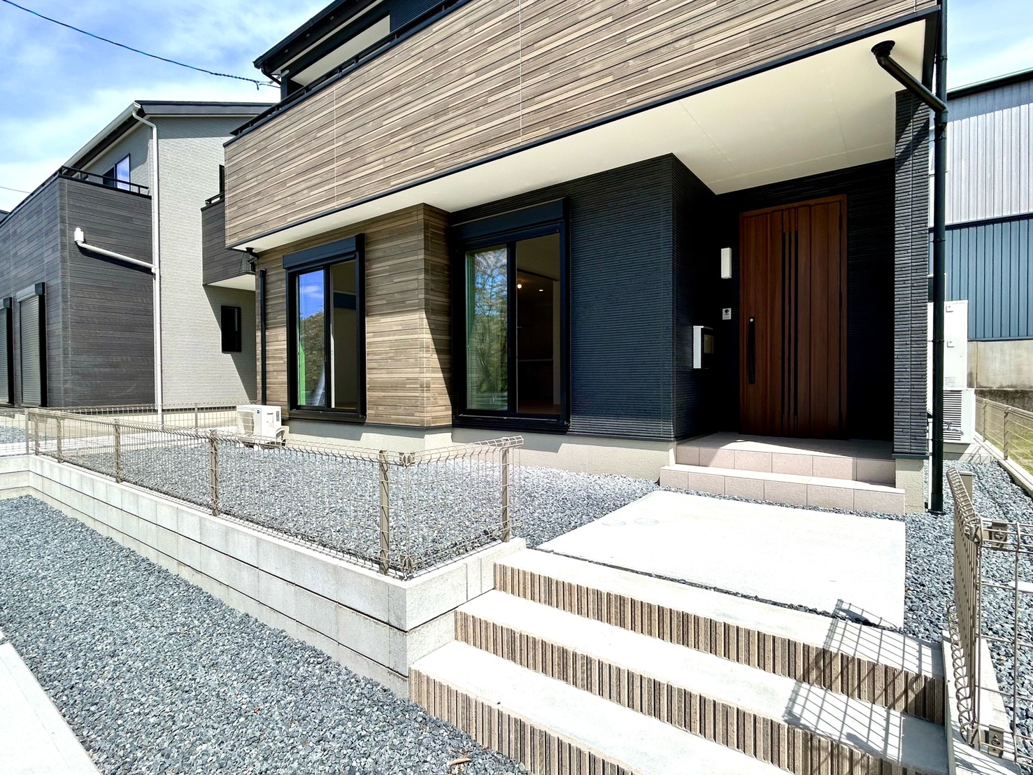 四日市市川島町　東棟【内覧可能】