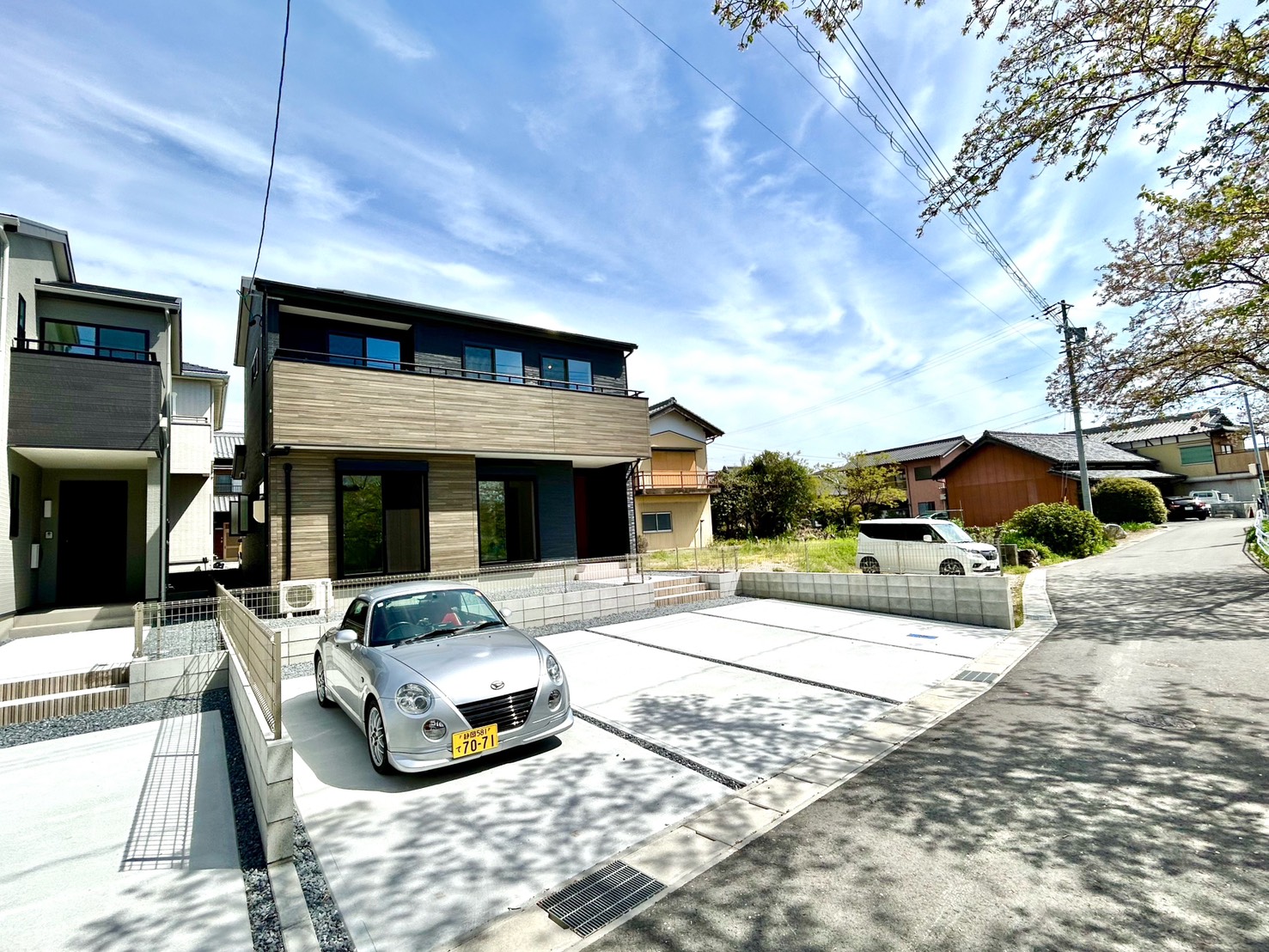 四日市市川島町　東棟【内覧可能】