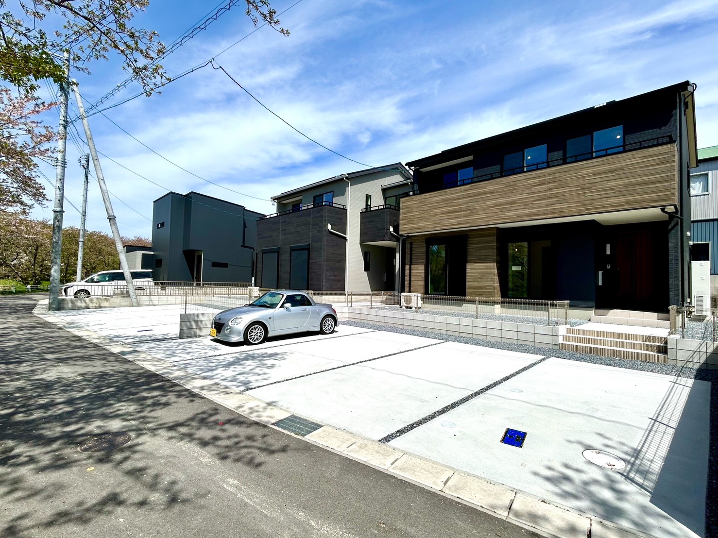 四日市市川島町　東棟【内覧可能】