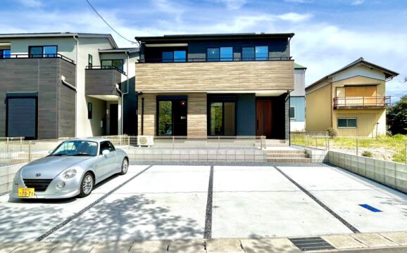 四日市市川島町　東棟【内覧可能】