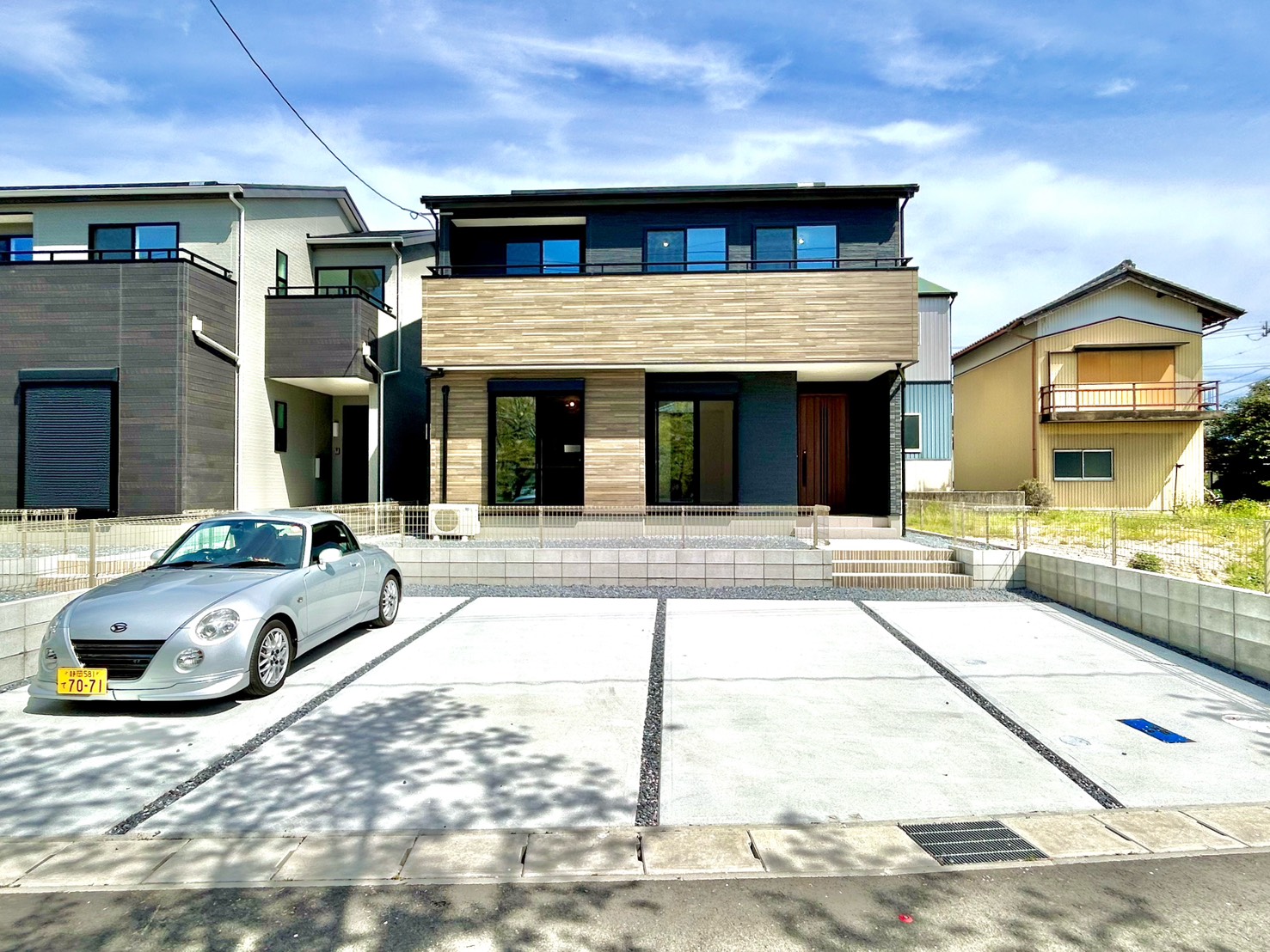 四日市市川島町　東棟【内覧可能】