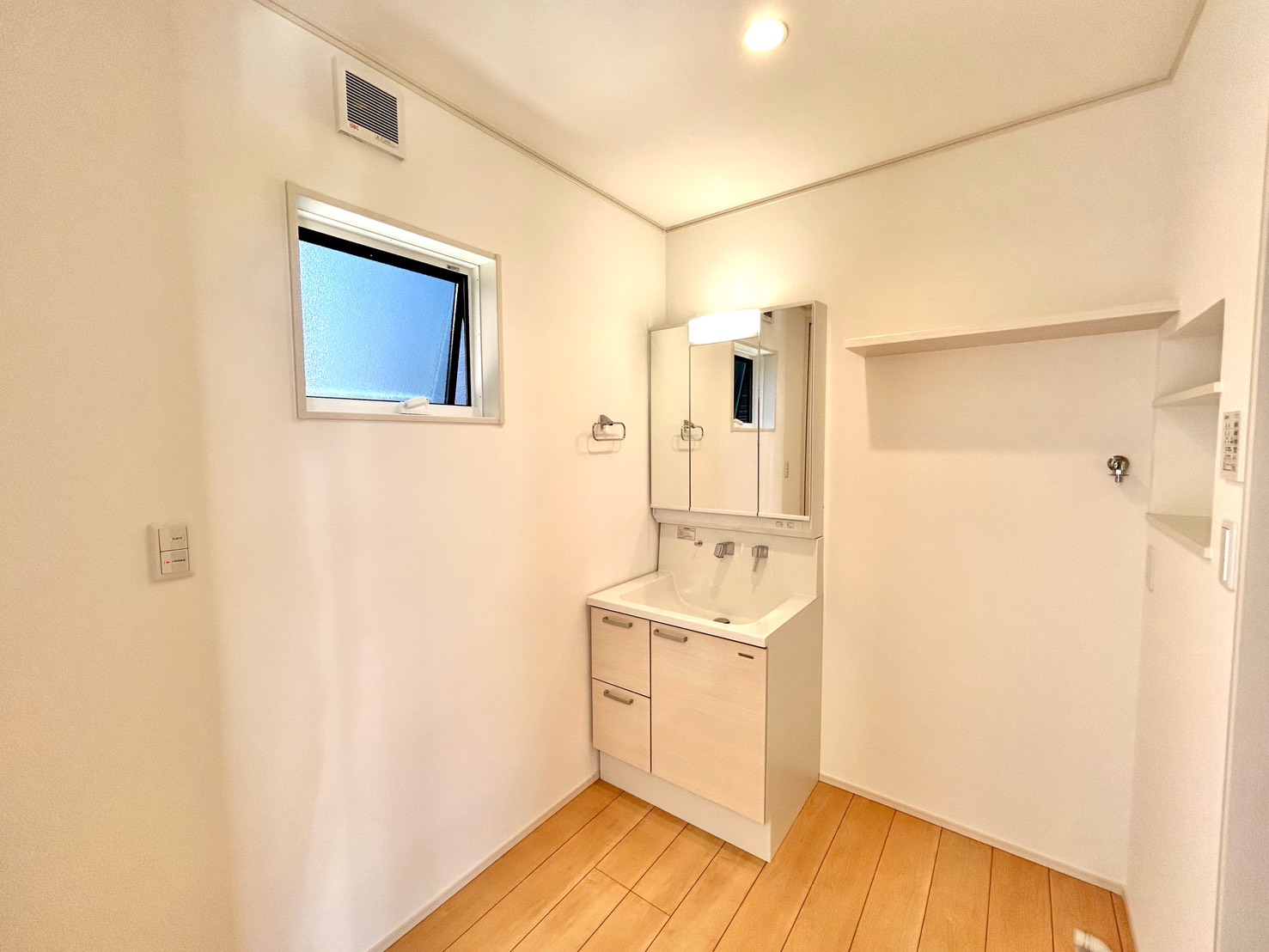 四日市市采女町　北棟【内覧可能】