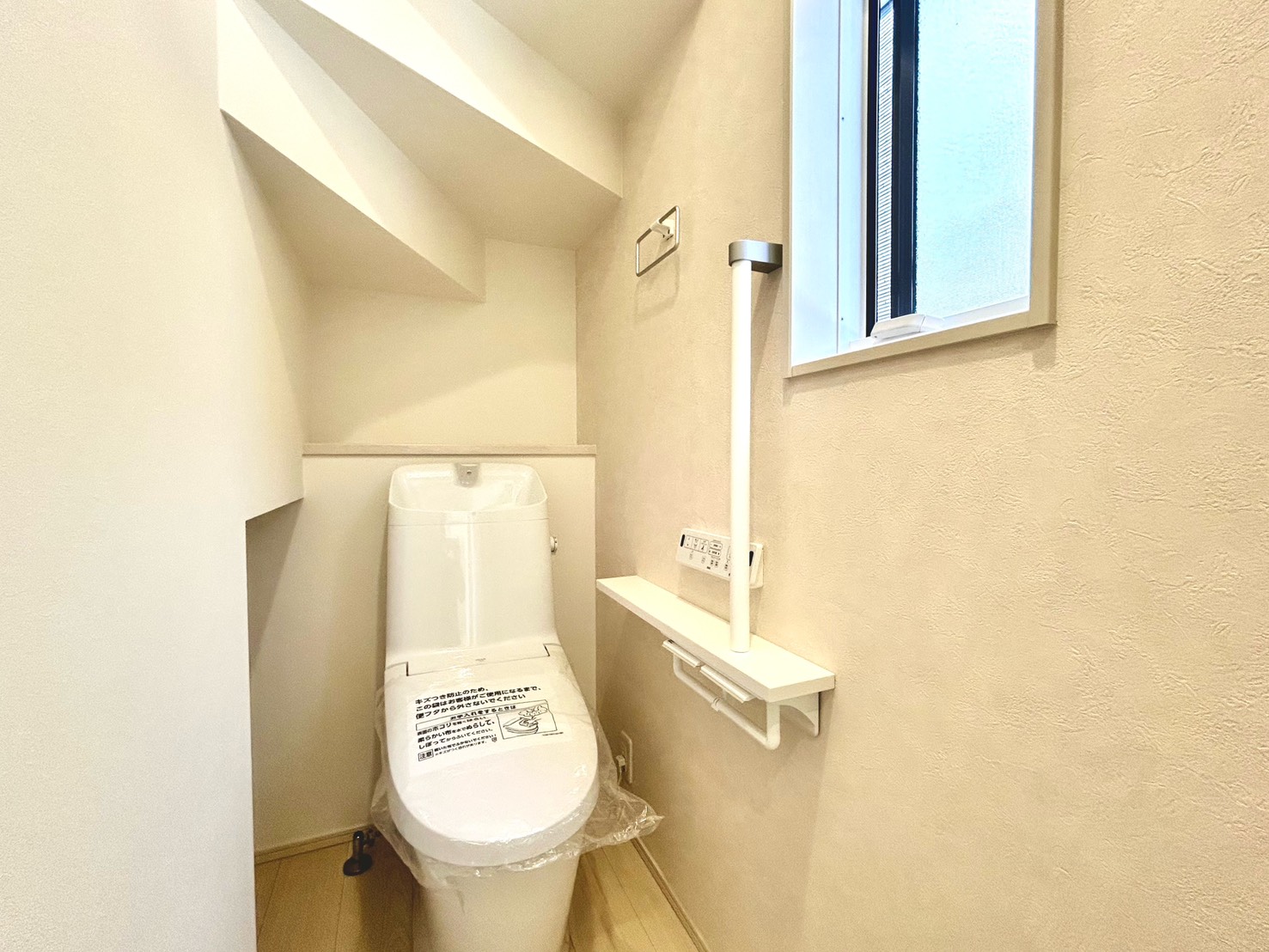 四日市市采女町　南棟【内覧可能】