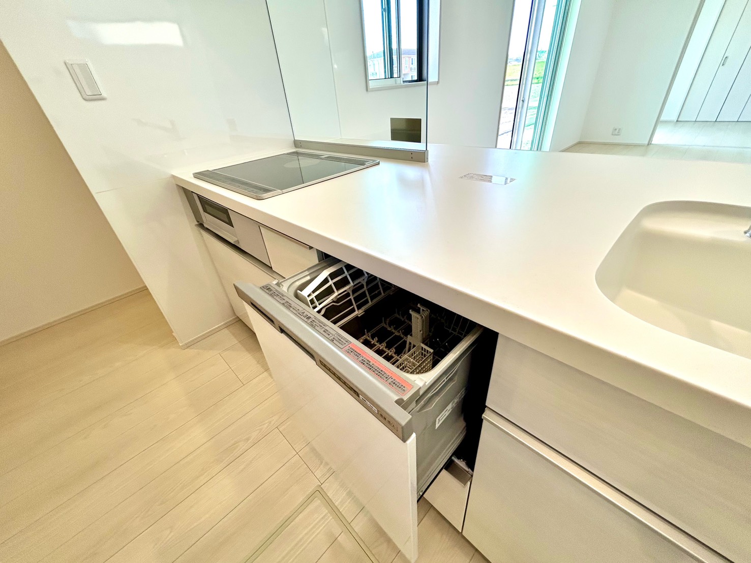 四日市市采女町　南棟【内覧可能】