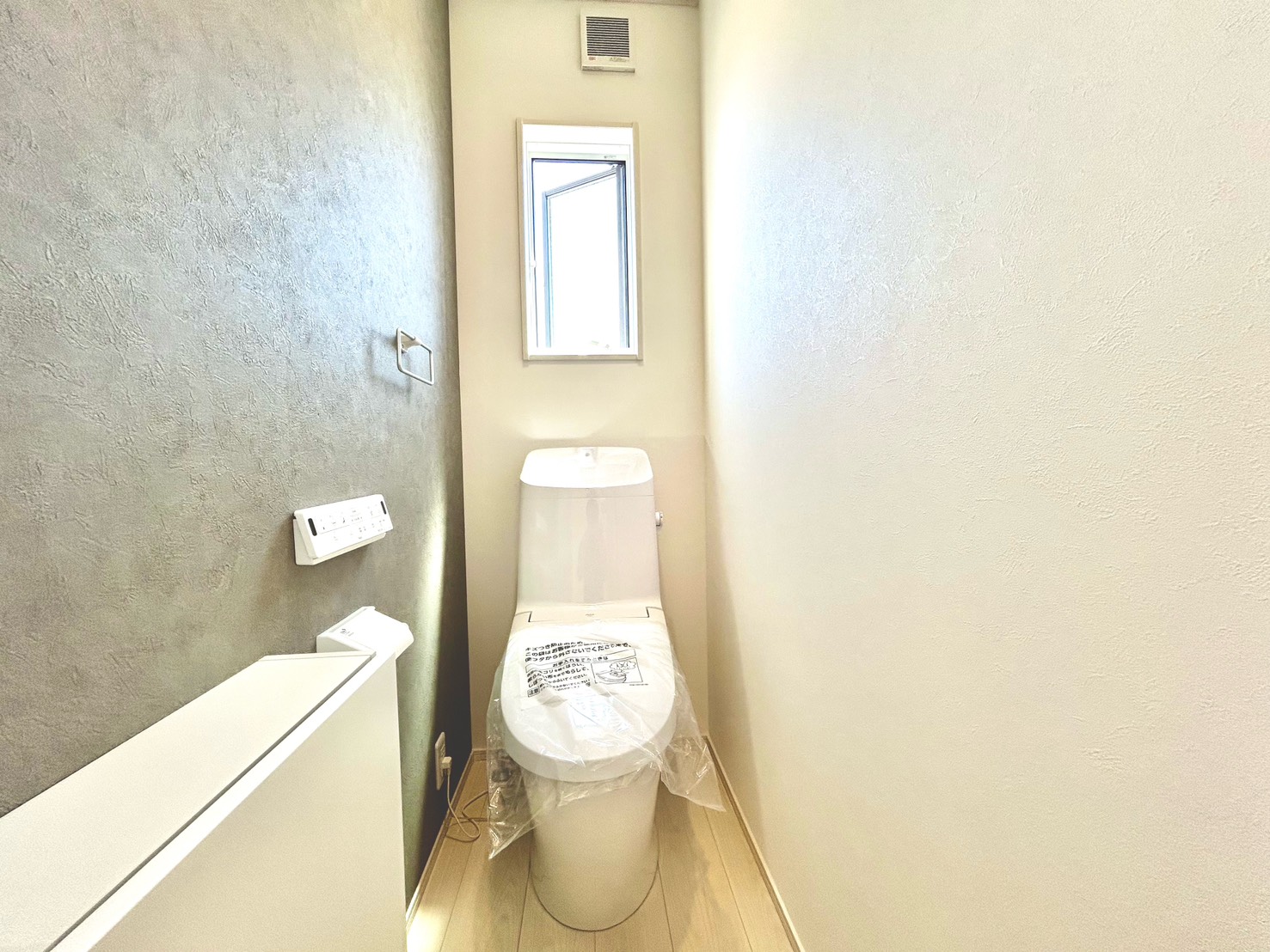 四日市市采女町　南棟【内覧可能】