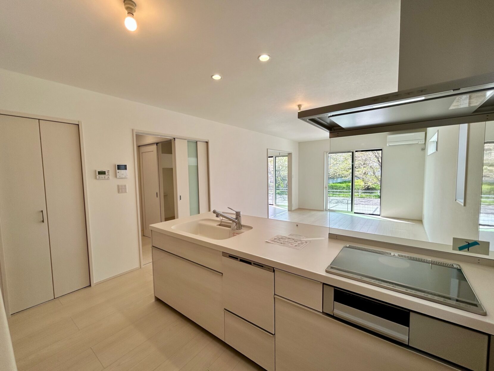 四日市市川島町　西棟【内覧可能】