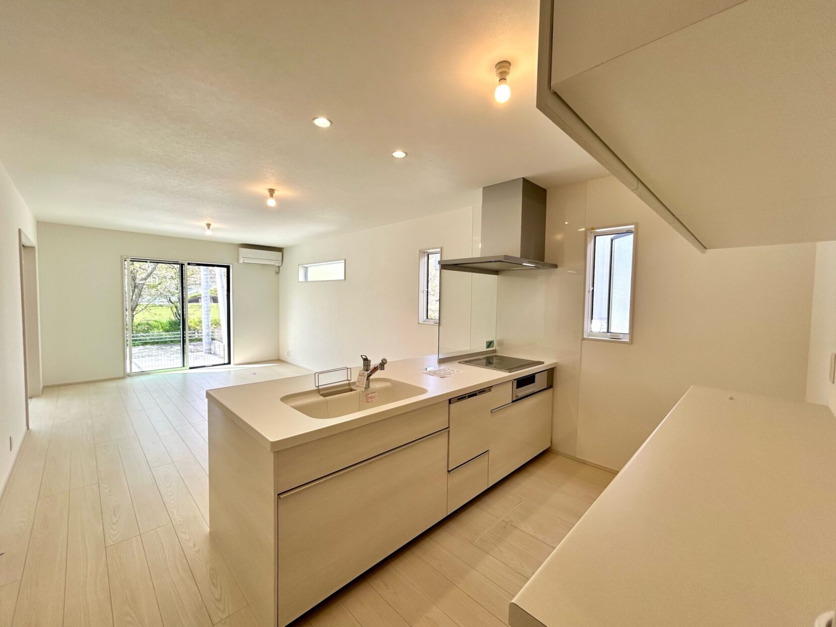 四日市市川島町　西棟【内覧可能】