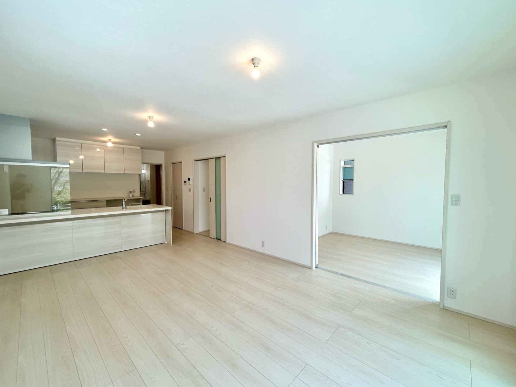 四日市市川島町　西棟【内覧可能】