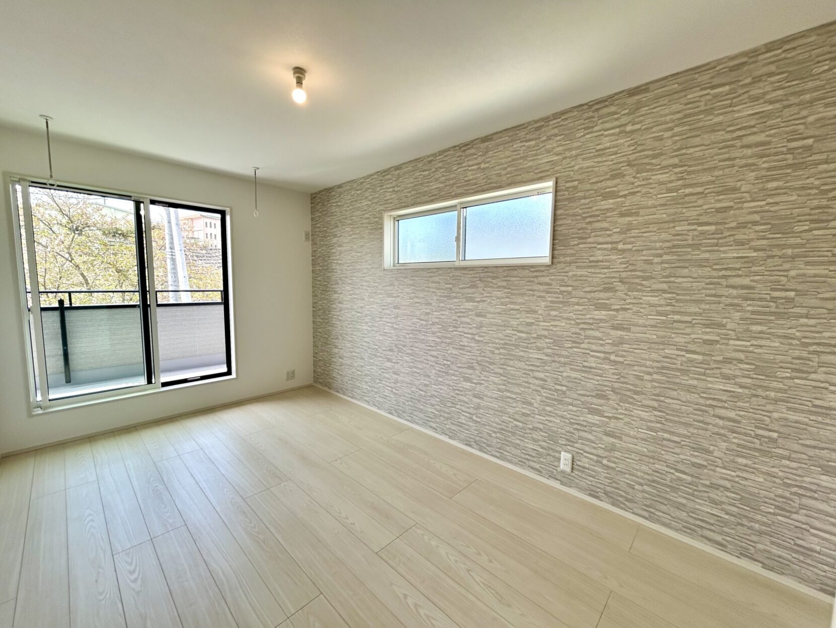 四日市市川島町　西棟【内覧可能】