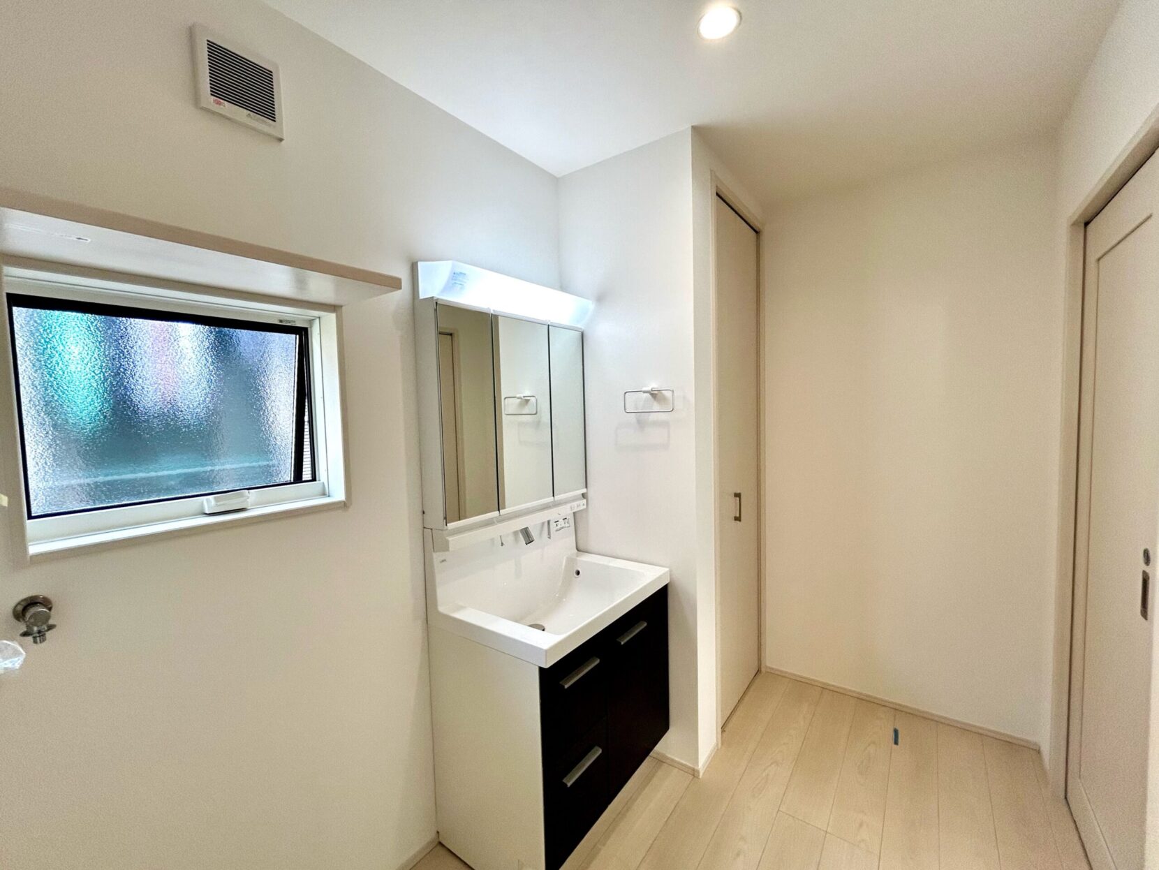 四日市市川島町　西棟【内覧可能】