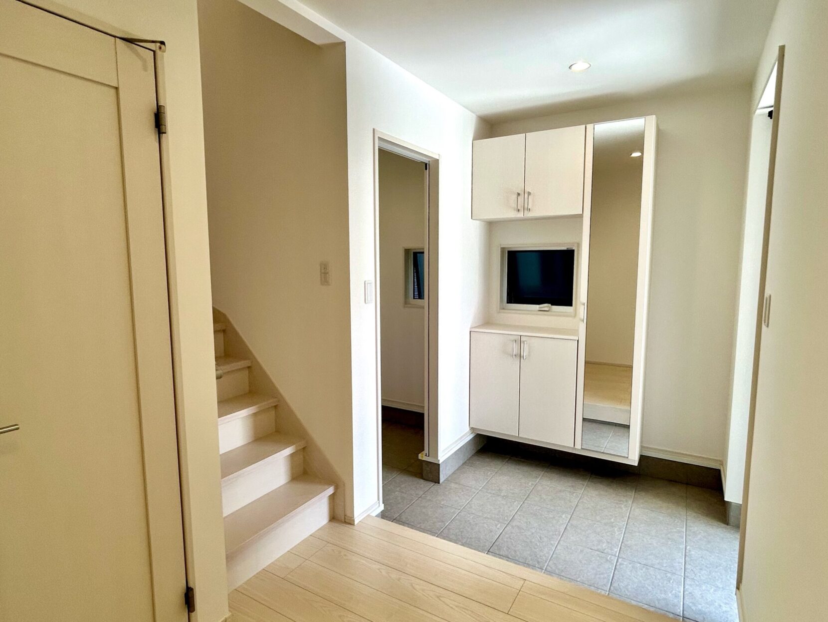 四日市市川島町　西棟【内覧可能】