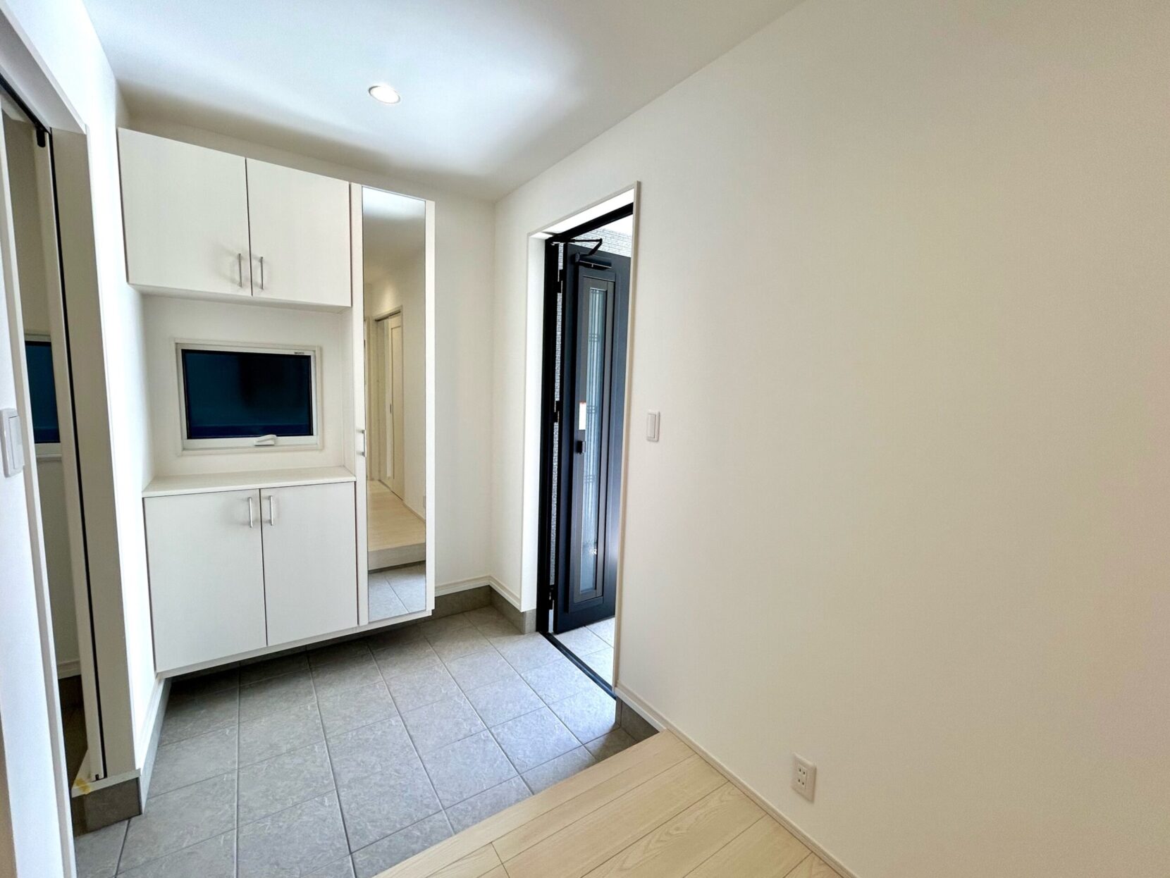 四日市市川島町　西棟【内覧可能】