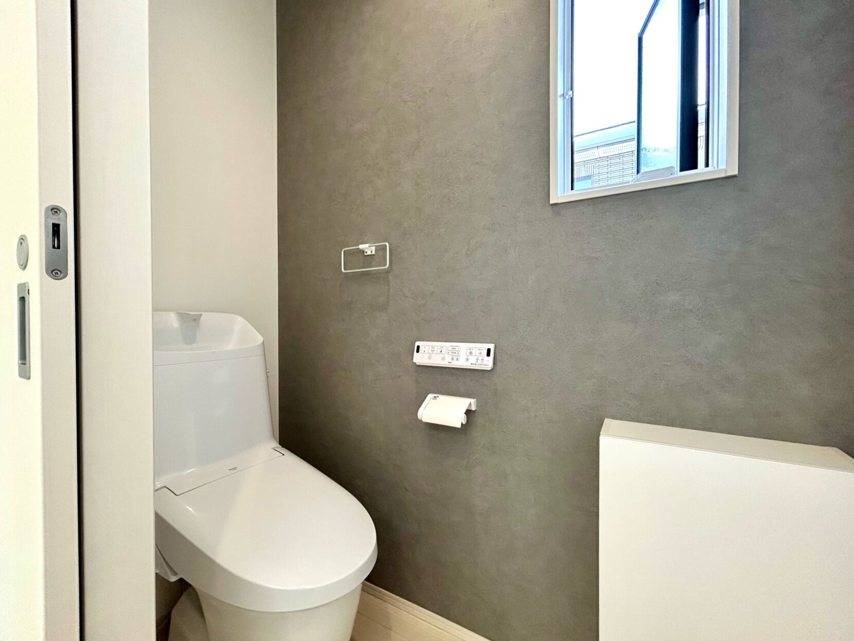 四日市市川島町　西棟【内覧可能】