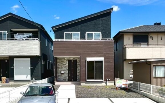 鈴鹿市稲生塩屋三丁目　東棟【内覧可能】