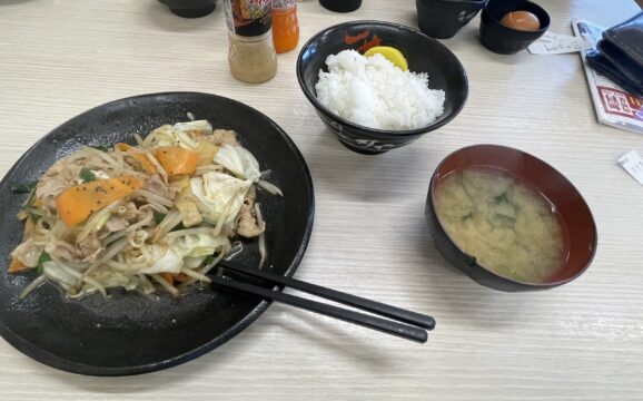 定期清掃と肉野菜炒め定食♪（豊川営業所）