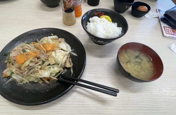 定期清掃と肉野菜炒め定食♪（豊川営業所）